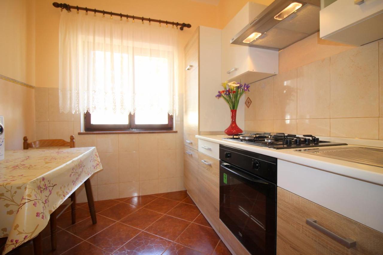 Apartment Liliana Near Beach Porec Exterior photo