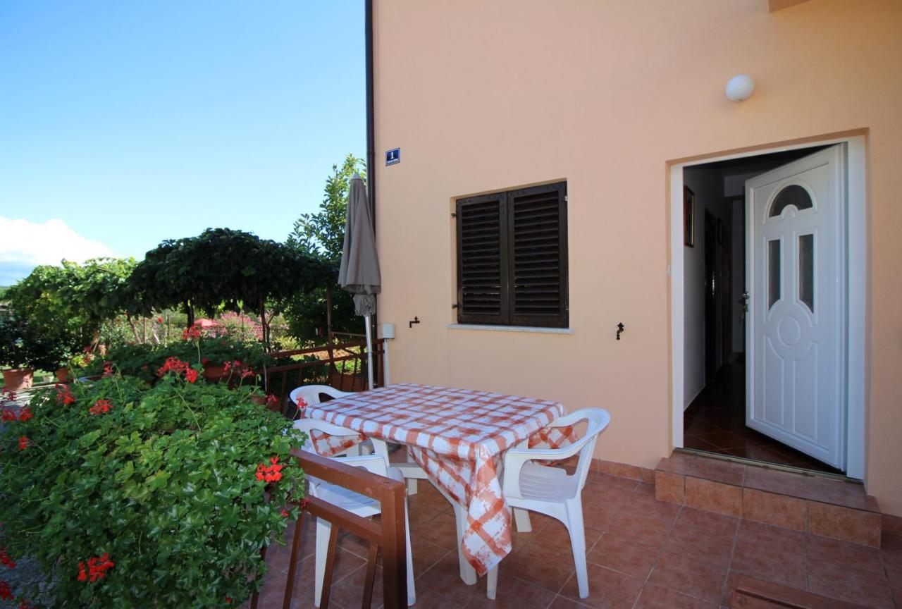 Apartment Liliana Near Beach Porec Exterior photo