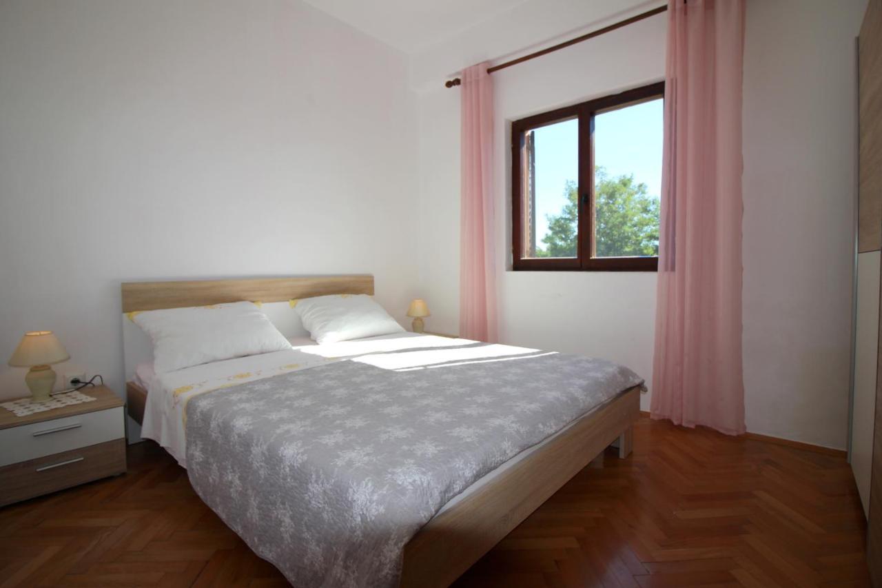 Apartment Liliana Near Beach Porec Exterior photo