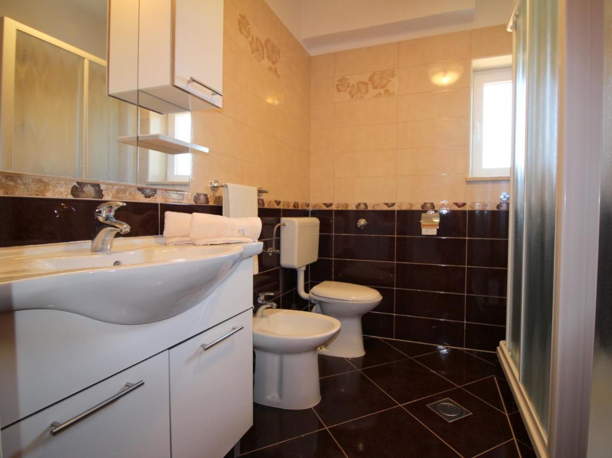 Apartment Liliana Near Beach Porec Exterior photo